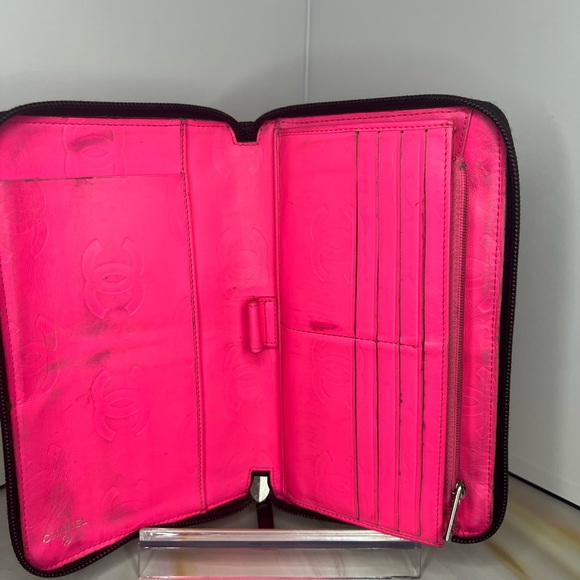 Authentic Chanel cambon zip organizer with hot pink interior - Picture 5 of 8